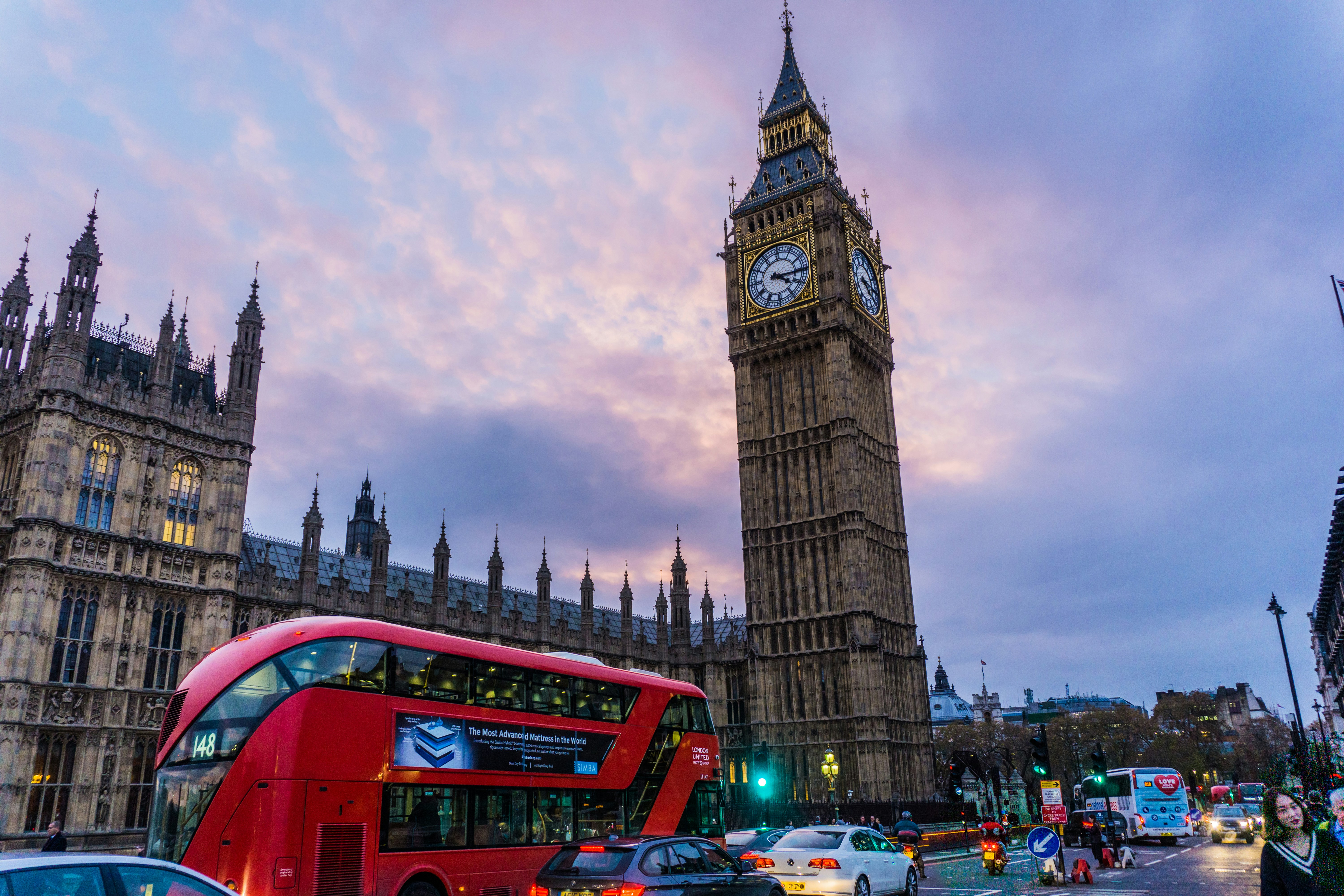How to Get from London Luton Airport to City Center